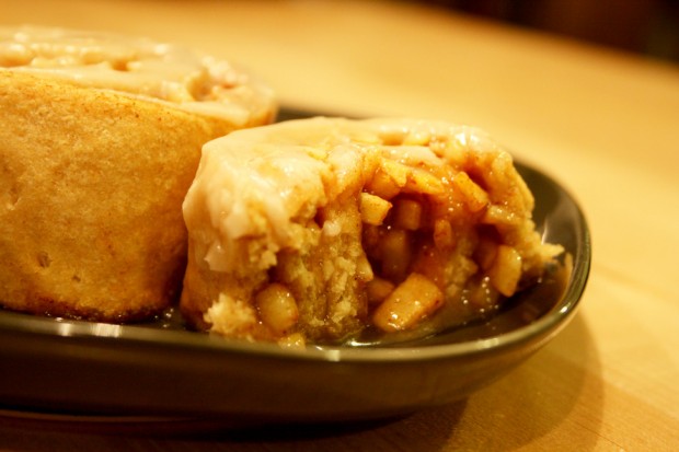 cinnamon-rolls-bite