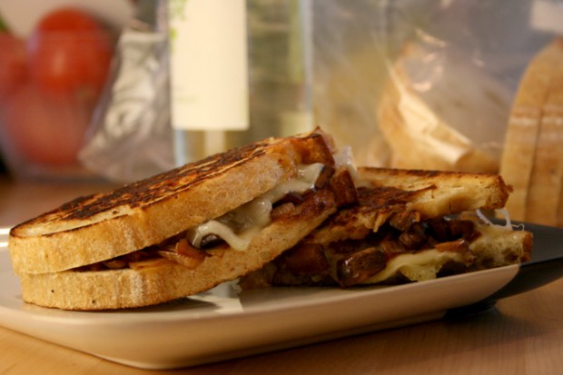 grilled-cheese-lowshot